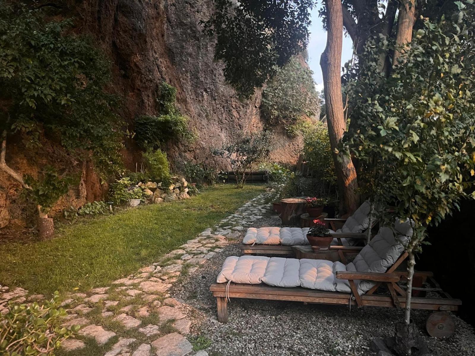 B&B Etruscan Garden Sutri Exteriör bild
